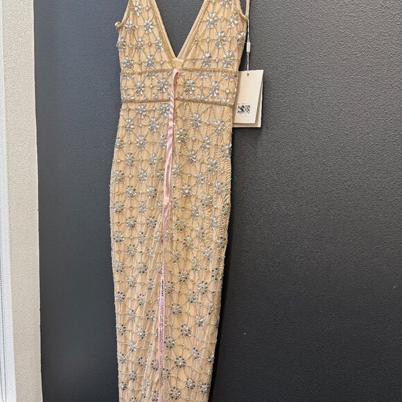 Elegant Women's Sleeveless Hand Beaded V-Neck Gown Size 6 - Picture 5 of 5